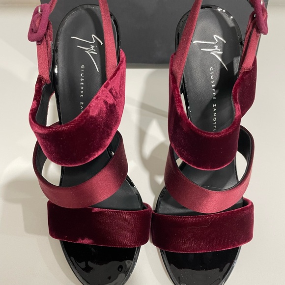 Giuseppe Zanotti Francesca Suede Strap Sandal SALE - Picture 5 of 7